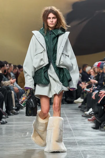 Look 60